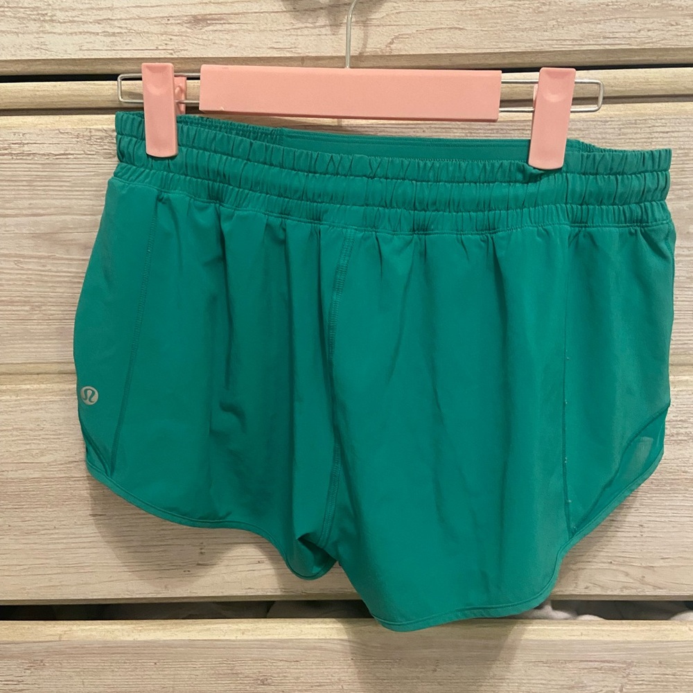 Green lulu lemon hotty hot shorts. 2.5 inch. Size 8